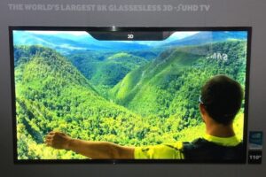 8K Glasses-Free 3D TV: A Headache than a Thrill?