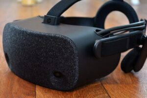 Today’s Immersive VR Buzz: HP Reverb Review – An Impressive Headset Stuck with Windows VR Controllers