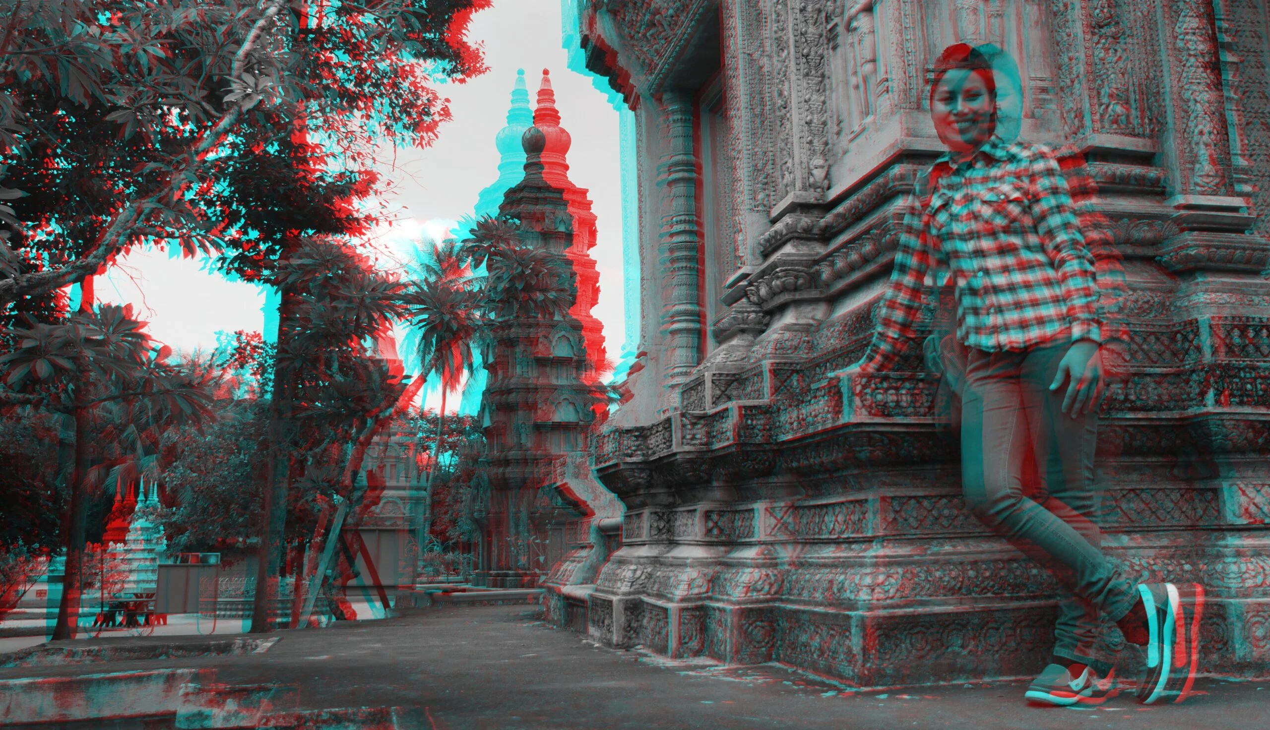 Bee at a Temple in Angkor Converted to Anaglyph Red/Cyan 3D